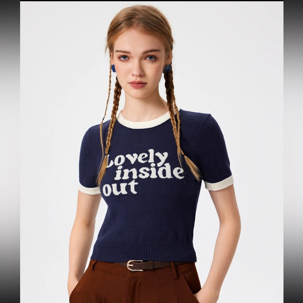 NWT LOVELY INSIDE CONTRASTINGTRIM SHORT SLEEVE TOP